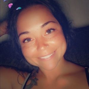 Meet your Posher, Larissa